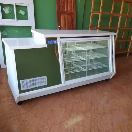 Vitrina Mostrador / 2 puertas